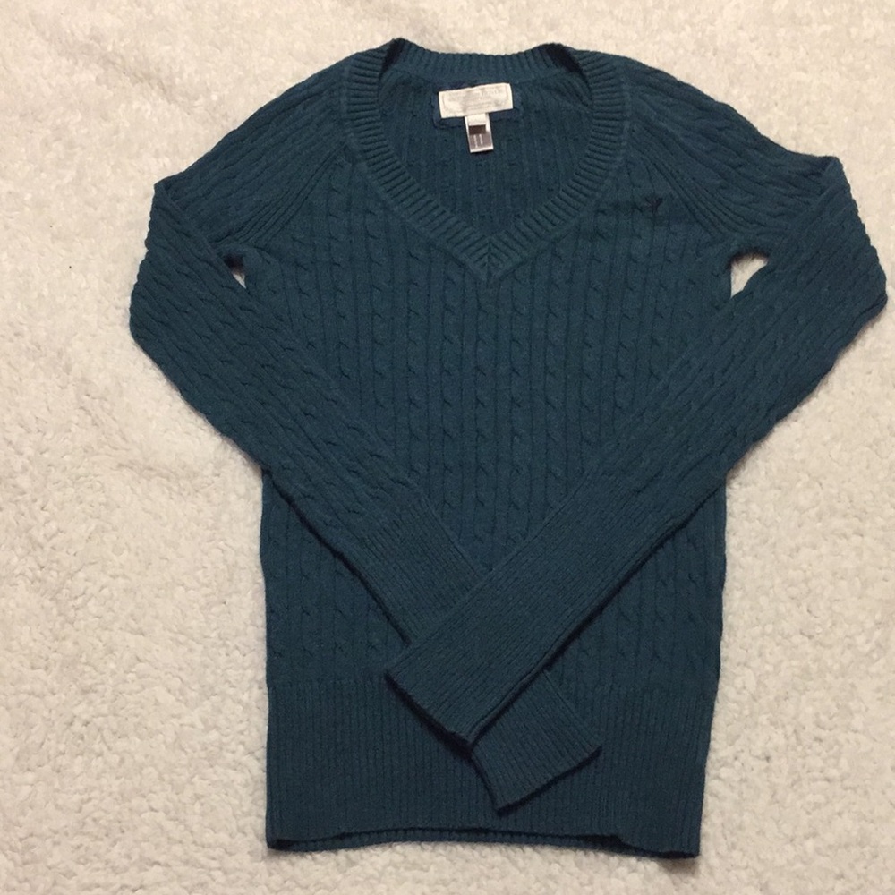 American Eagle Vneck sweater